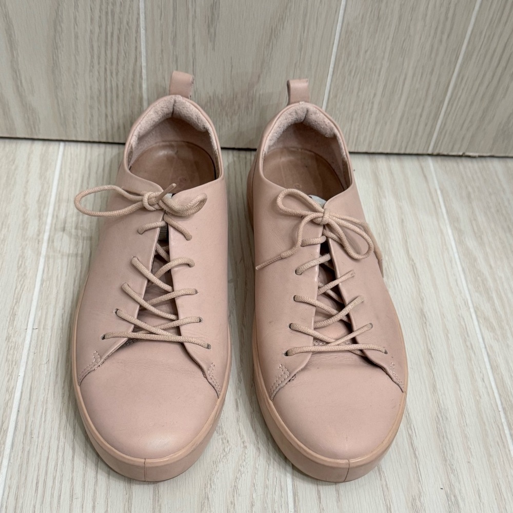 Ecco Women’s Soft 8 in Rose Dust Comfortable Leather Sneaker Size US 8 39